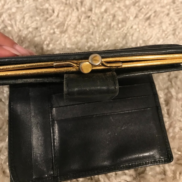 Black vintage GUCCI wallet! - Picture 5 of 8